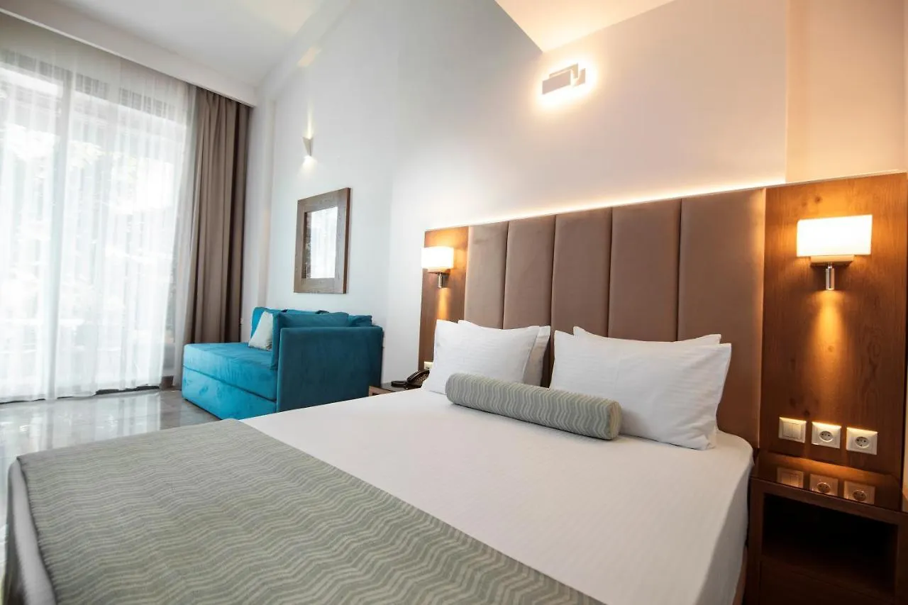 4- You Family Aparthotel Metamorfosi